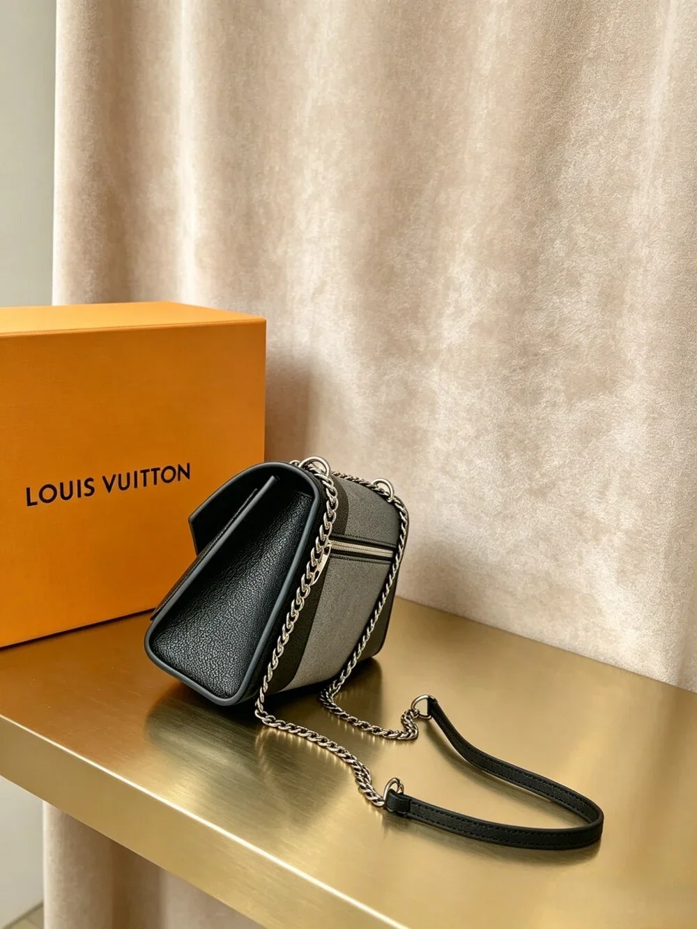 LOUIS VUITTON MYLOCKME CHAIN BB in Grained Leather